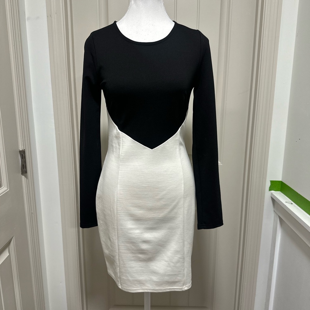 VENUS Black and White Long Sleeve Dress